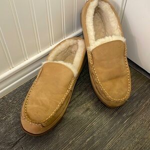 Overland sheepskin moccasins